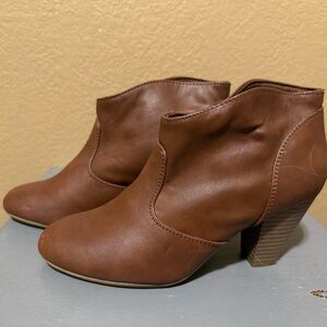 American Eagle Brown Ankle Booties Size 6.5 Like New